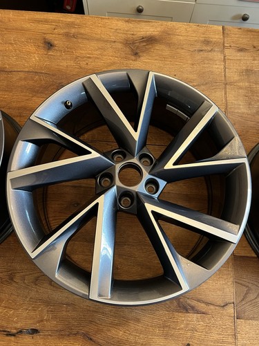 Genuine skoda superb - 19”,