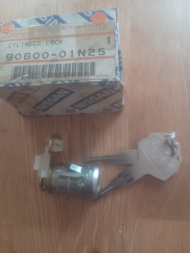Nissan urvan e24 - nissan, e24,tailgate