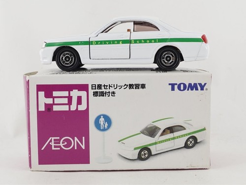 Tomica nissan cedric - cedric, driving