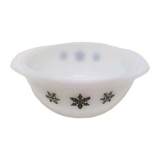 Vintage Pyrex Snowflake Gaiety