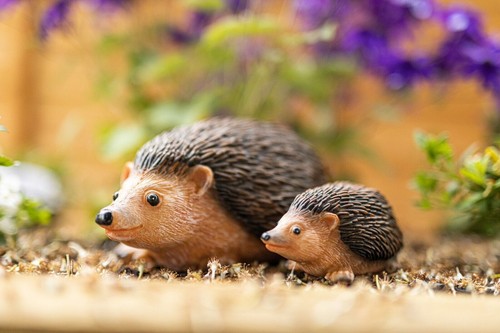 Pair large resin hedgehogs - resin,