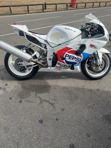 Suzuki gsxr 750 - suzuki,