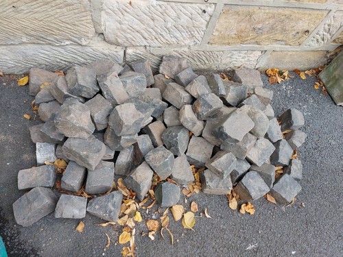 Granite cobbles approx - , 100