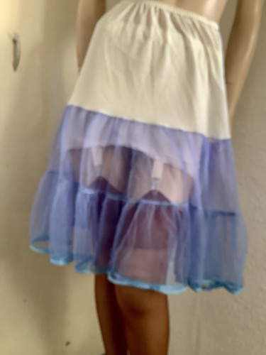 Pretty vintage 1950s white - pretty,