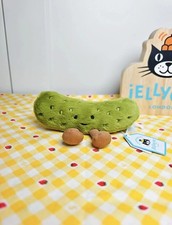 "Jellycat Amuseable Pickle Soft Toy – New With Tags & Matching Gift Bag"