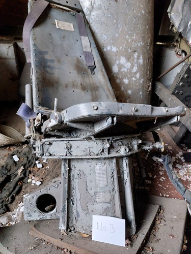 Aircraft cockpit seat - ,