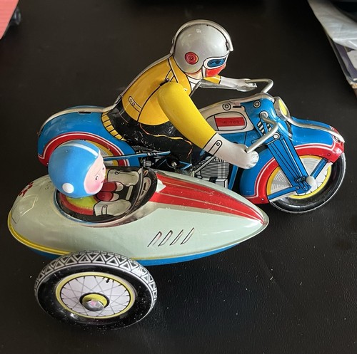 Vintage metal windup - metal,
