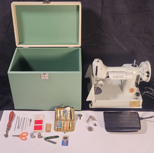 Vintage singer featherweight - singer,