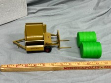 HAYBUSTER 1:32 Bale Buster 256 Toy Geris Casting NIB BROKEN read RARE! shredder