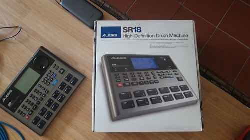 Alesis sr18 drum machine with - alesis,