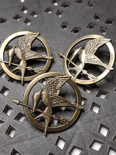 Set mockingjay pins - of,