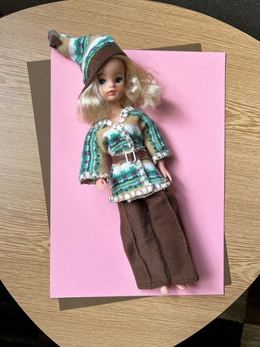 Vintage 1970s sindy doll - 💚,