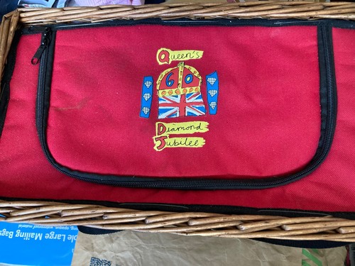 Queen diamond jubilee picnic - diamond,