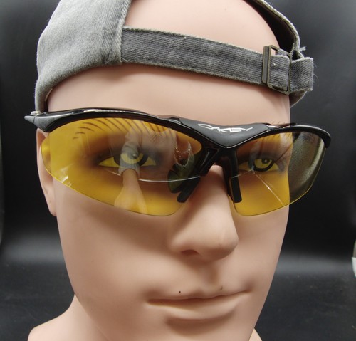 Oakley black frame - m,