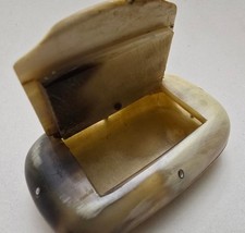 Antique pocket horn snuff box.