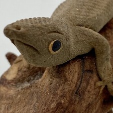 Gruesome Gecko Sculpture