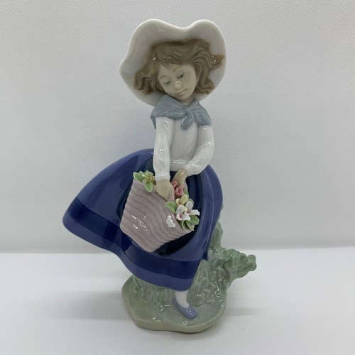 Lladro girl picking - lladro,