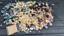 HUGE VINTAGE JOB LOT  BUTTONS