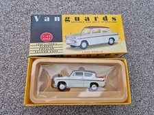1/43 CORGI VANGUARDS FORD ANGLIA WHITE/MAROON DIECAST MODEL CAR VA1002 BOXED