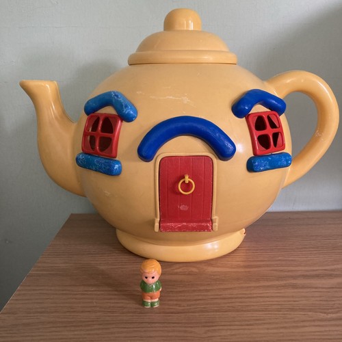 The big yellow - , teapot