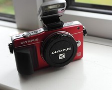 Olympus Pen Mini E-PM2 Mirrorless 16.MP  w/CUSTOM GRIP