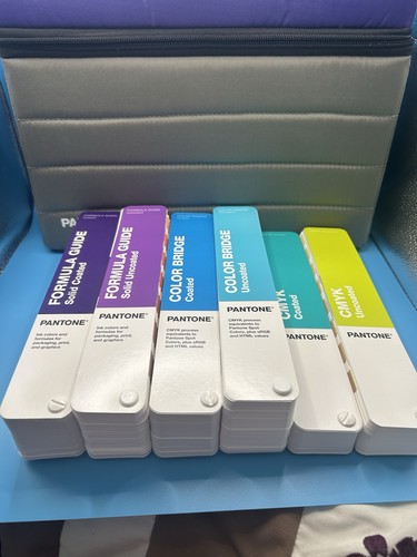 Pantone essentials set - pantone,