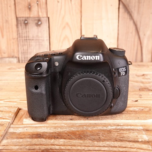 Used canon dslr camera - 7d, body