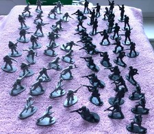 60 toy soldiers, plastic