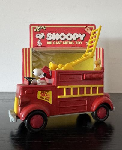 Snoopy vintage die cast metal - snoopy,