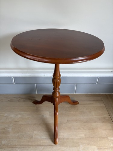 Vintage round side table - round,