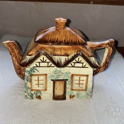 Keele street pottery hand - keele,