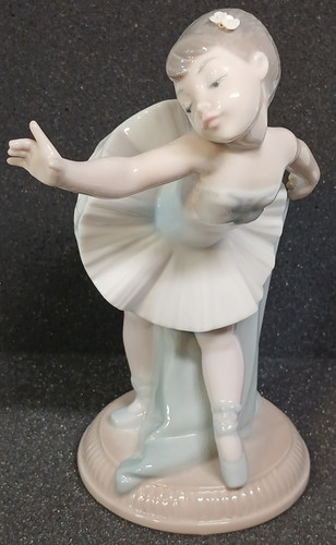 Nao lladro ballerina dancer - by,