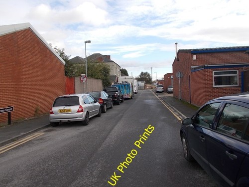 Photo 6x4 cross street - cross,