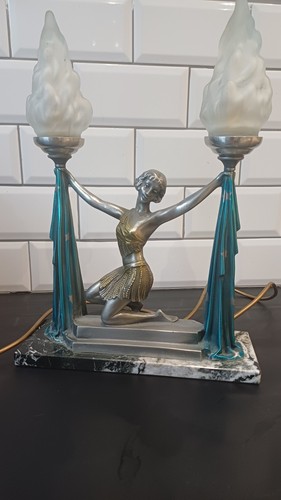 Art deco lady - lamp, holding