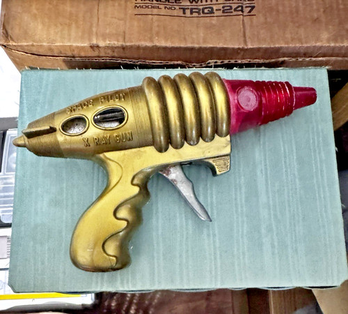 Vintage ray toy - , robot