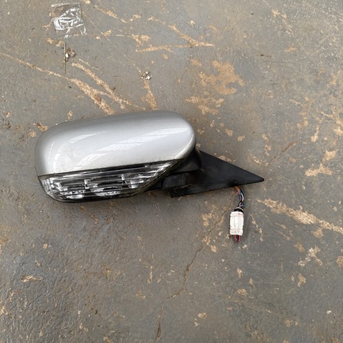 Subaru legacy driver side - v,