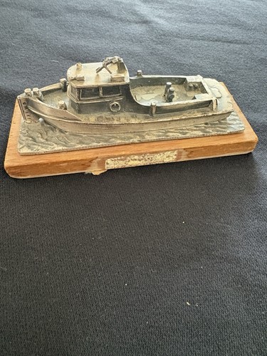 Vintage cast metal - metal, tug