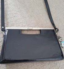 Peter Kaiser Womens Black Patent Clip Top Clutch Bag With Shoulder Strap 2526b