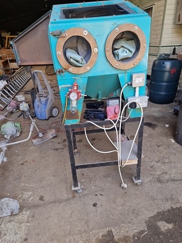 Sand blasting cabinet and - blasting, grit
