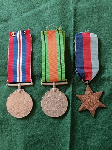 Ww11 ww2 trio medals war - ww2,
