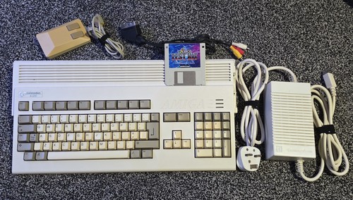 Commodore amiga 1200 a1200 - commodore,