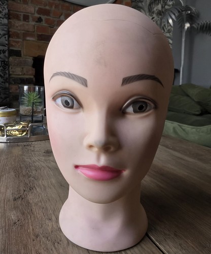 Mannequin bald female head - bald,