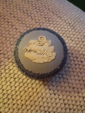VINTAGE WEDGEWOOD JASPER WARE TRINKET BOX