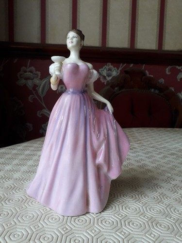 Royal doulton figurine - doulton,