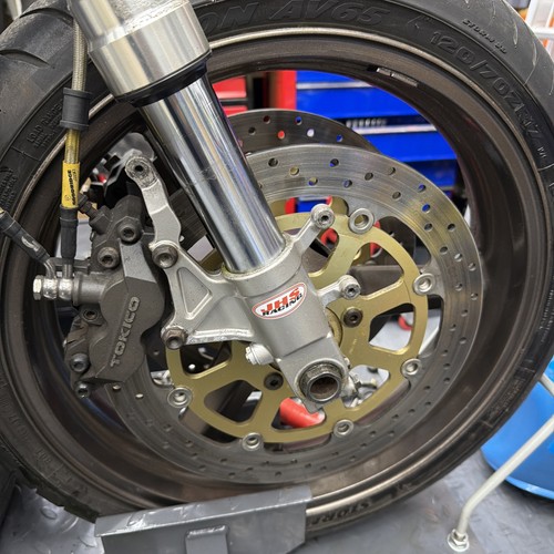 Suzuki gsxr 750 - k1, front