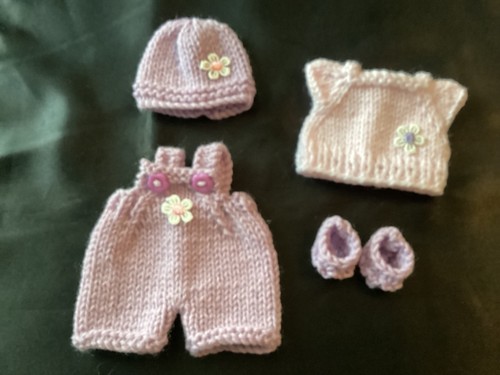 Hand knitted dolls clothes - , to