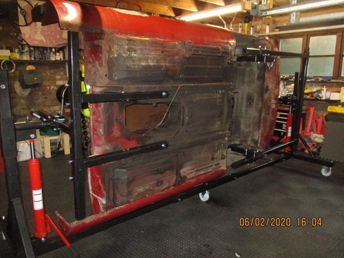 Hydraulic car rollover jig