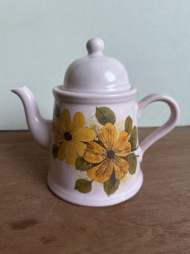 Pretty vintage ceramic - pretty,