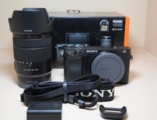 Sony a6400 24.2 MP with the 18-135 mm SEL18135 kit lens - EXCELLENT CONDITION