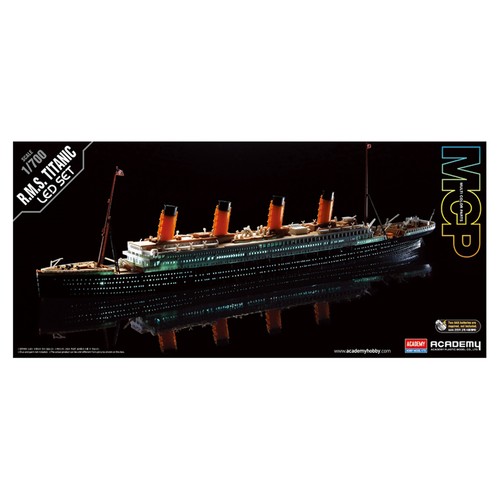 Academy rms titanic model - rms,